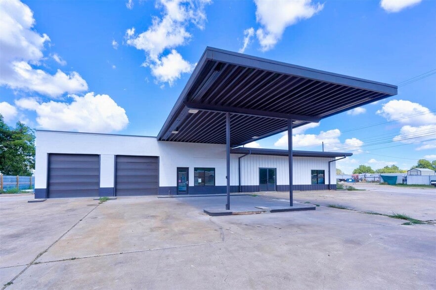 623 N Richmond Rd, Wharton, TX à vendre - Photo du bâtiment - Image 2 de 37