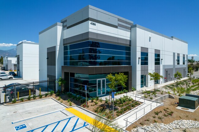 Plus de détails pour 4586 Brooks, Montclair, CA - Industriel à louer