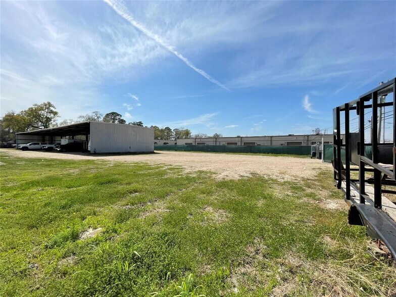 3443 Pinemont Dr, Houston, TX à vendre - Photo du bâtiment - Image 3 de 17