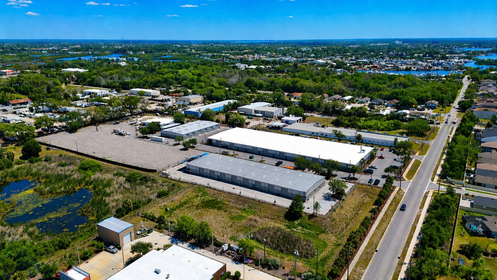 1500 L and R Industrial Blvd, Tarpon Springs, FL for lease - Building Photo - Image 2 of 7