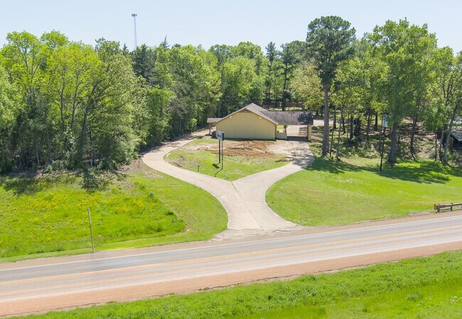 More details for 120 NW 304 Loop, Crockett, TX - Retail for Sale