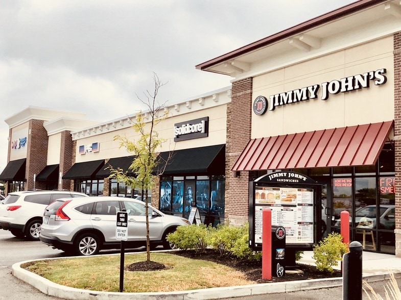 E 131st St, Fishers, IN à louer - Photo du bâtiment - Image 1 de 7