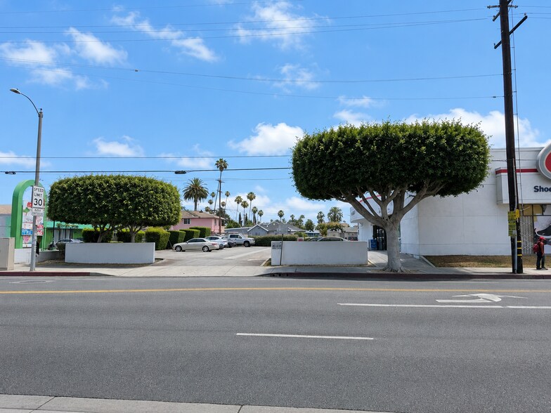 1511 E Florence Ave, Los Angeles, CA à louer - Photo du bâtiment - Image 3 de 8