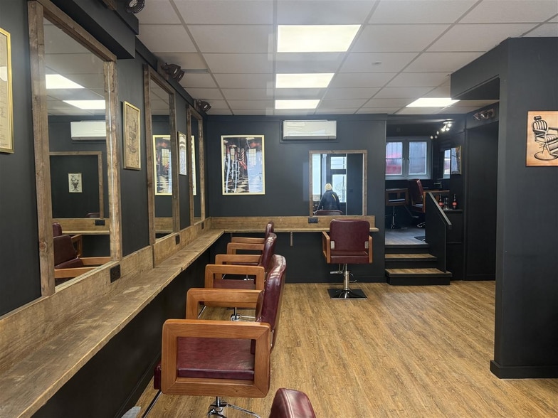 16-16A Coggeshall Rd, Braintree for sale - Interior Photo - Image 2 of 15