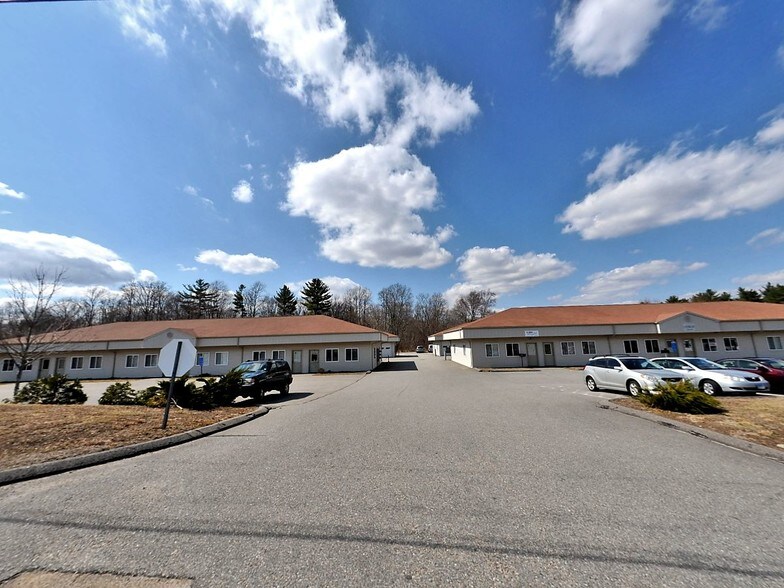 15 Lakewood Dr, Oakdale, CT à louer - Photo du bâtiment - Image 2 de 2