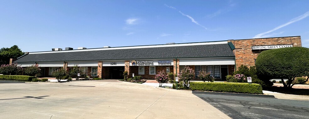1201 S Douglas Blvd, Midwest City, OK à louer - Photo du bâtiment - Image 2 de 5