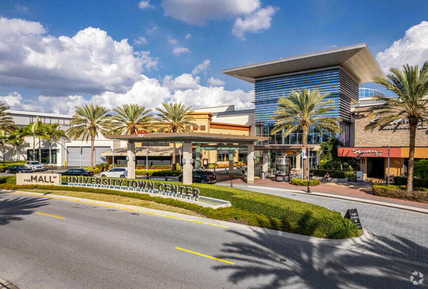 140 University Town Center Dr, Sarasota, FL à vendre - Photo principale - Image 1 de 1