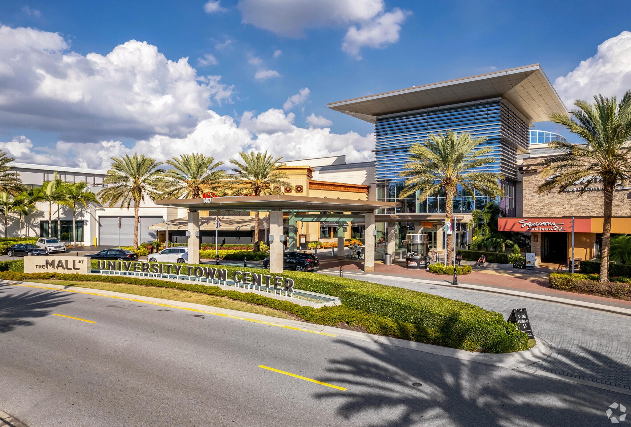 140 University Town Center Dr, Sarasota, FL for lease Primary Photo- Image 1 of 12