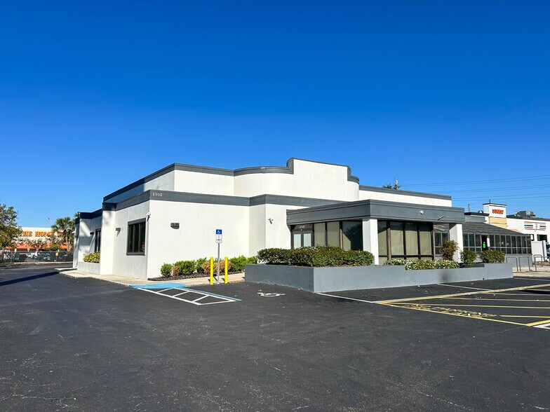 1902 N Dale Mabry Hwy, Tampa, FL à louer - Photo du bâtiment - Image 2 de 2
