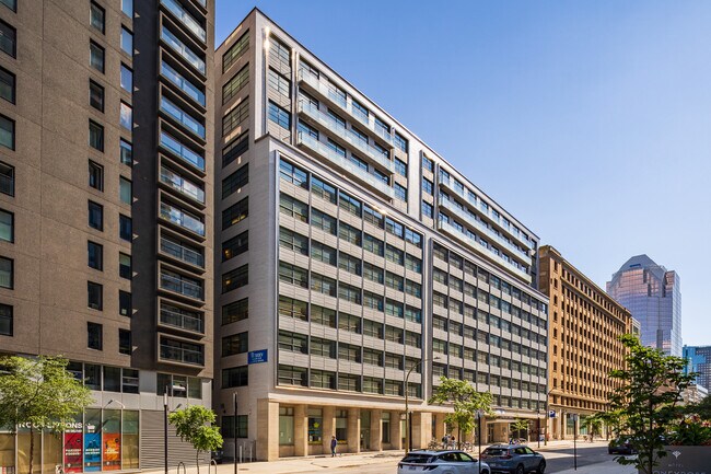 Plus de détails pour 390-400 Boul De Maisonneuve O, Montréal, QC - Bureau à louer