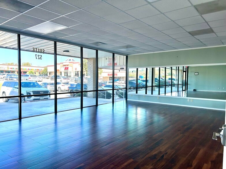 19380 Highway 105 W, Montgomery, TX for lease - Building Photo - Image 2 of 9