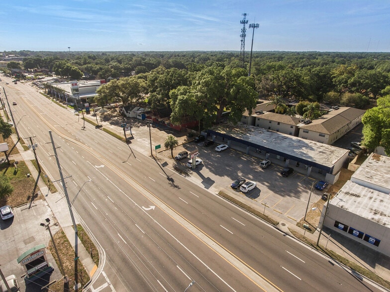 205 E Brandon Blvd, Brandon, FL for lease - Building Photo - Image 3 of 12