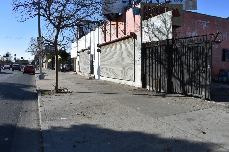 621-633 E Manchester Ave, Los Angeles, CA for lease Primary Photo- Image 1 of 12