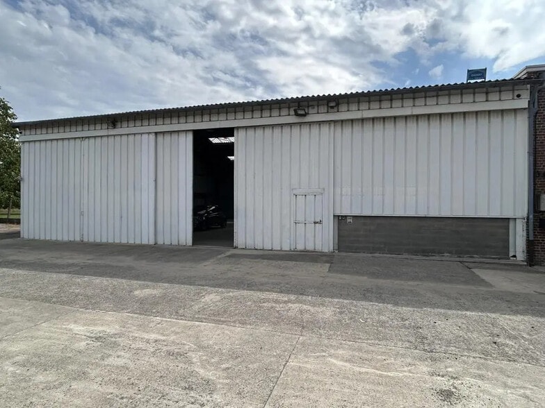 Flex in Fretin for lease - Building Photo - Image 1 of 6
