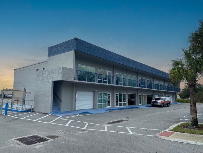 Plus de détails pour 1092-1086 NE Industrial Blvd, Jensen Beach, FL - Local d'activités à louer