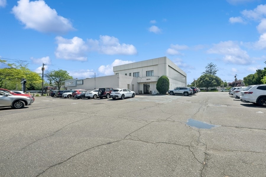 2201-2211 Merrick Rd, Merrick, NY for lease Building Photo- Image 1 of 13
