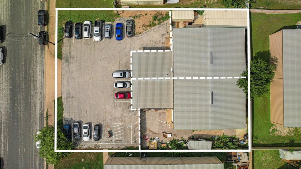 2411 Patterson Industrial Dr, Pflugerville, TX à louer - Photo du bâtiment - Image 3 de 13
