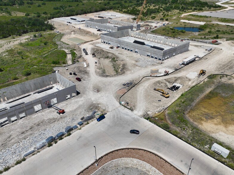 9500 Decker Ln, Austin, TX à louer - Photo du bâtiment - Image 2 de 12