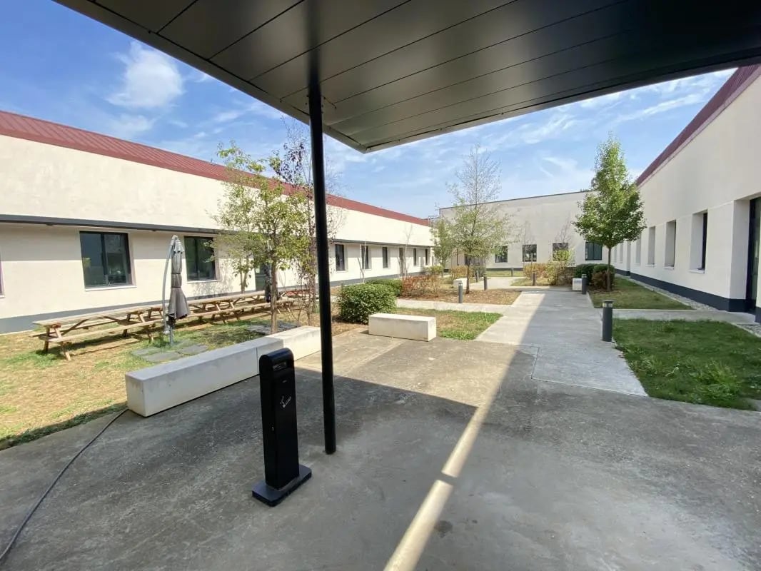 Office in Vénissieux for lease Building Photo- Image 1 of 4