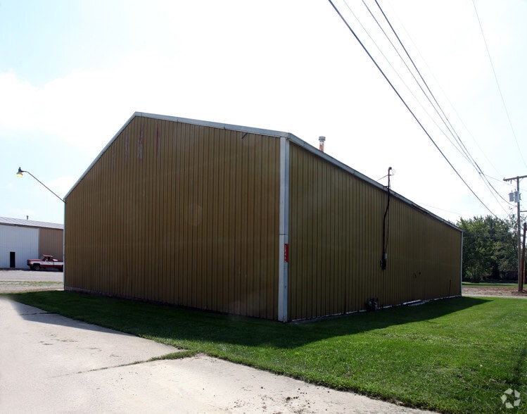 3832 S Meeker Ave, Muncie, IN à vendre - Photo du bâtiment - Image 2 de 2