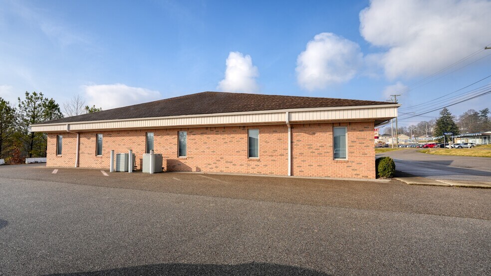 2050 E Wheeling Ave, Cambridge, OH à louer - Photo du bâtiment - Image 3 de 19