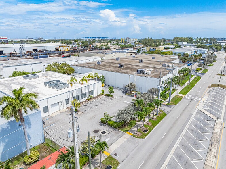 3000-3004 SW 2nd Ave, Fort Lauderdale, FL à louer - Photo du bâtiment - Image 3 de 31
