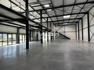 Plus de détails pour Local d'activités à louer
