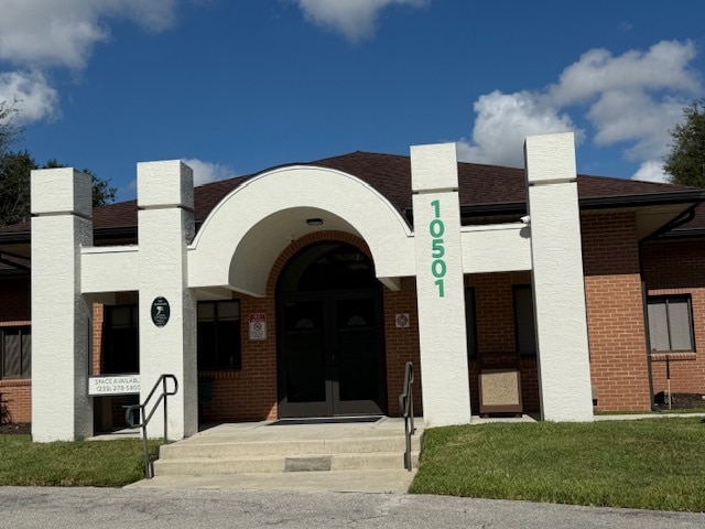 10501 Six Mile Cypress Pky, Fort Myers, FL à louer - Photo du bâtiment - Image 3 de 9