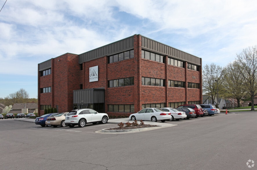 10500 W 103rd St, Overland Park, KS for lease - Primary Photo - Image 2 of 21