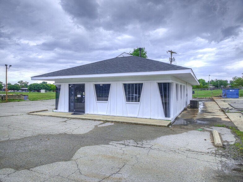 741 NW 12th St, Moore, OK à louer - Photo du bâtiment - Image 3 de 23