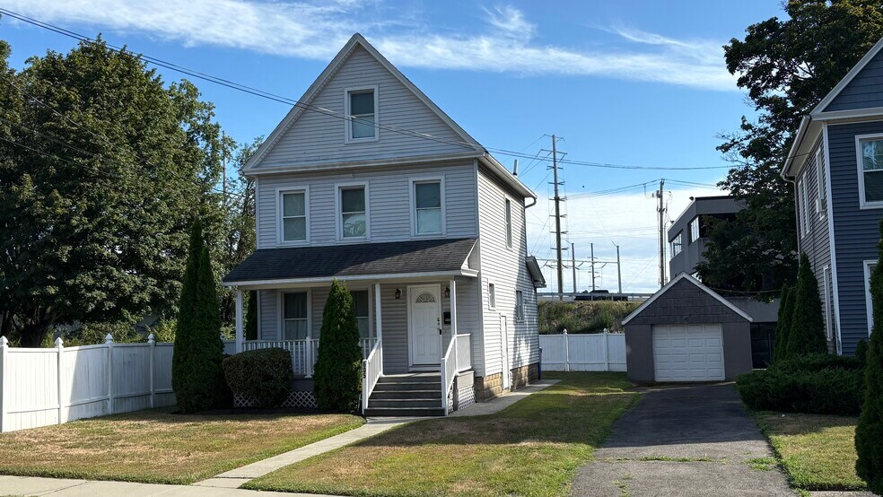 720 Barnum Avenue Cutoff, Stratford, CT à vendre - Photo du bâtiment - Image 3 de 4
