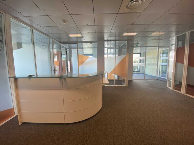 Office in Lyon for lease - Interior Photo - Image 3 of 12