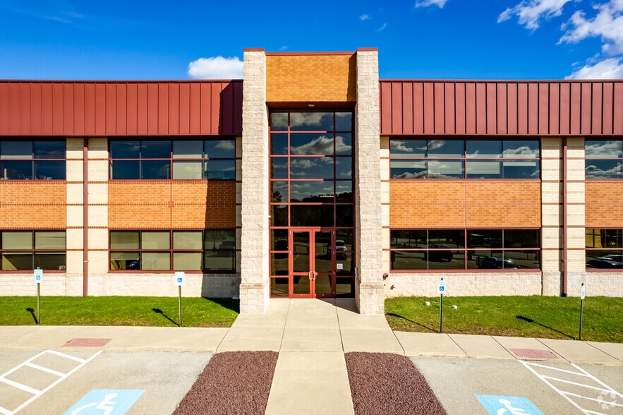 631 Excel Dr, Mount Pleasant, PA for lease - Building Photo - Image 3 of 13