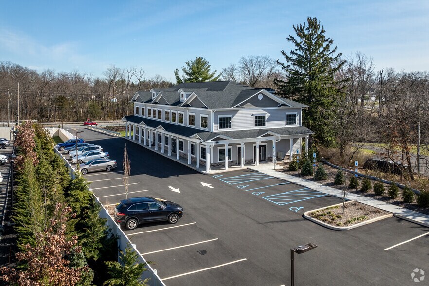 668 US Highway 206, Hillsborough, NJ à louer - Photo du bâtiment - Image 3 de 8