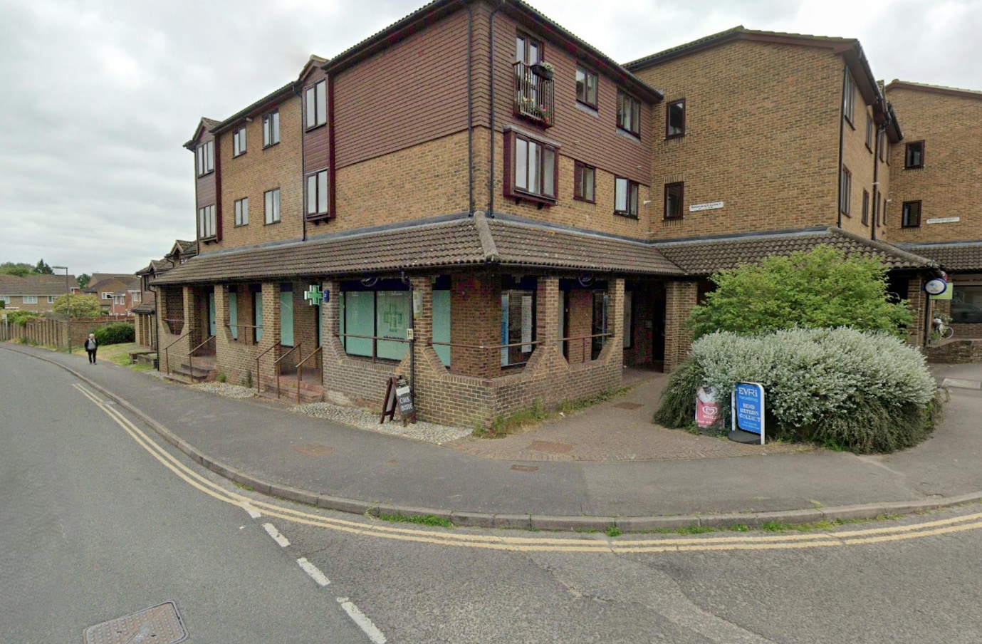 Kingfisher Dr, Guildford for lease Primary Photo- Image 1 of 3