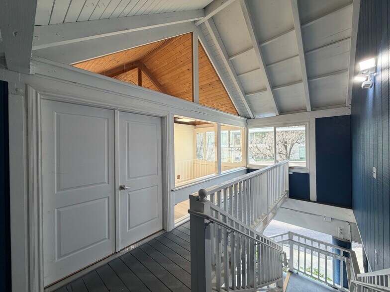 943 Sir Francis Drake Blvd, Greenbrae, CA à louer - Photo du bâtiment - Image 3 de 23