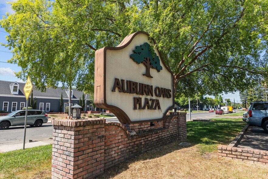 8421 Auburn Blvd, Citrus Heights, CA à louer - Photo du bâtiment - Image 2 de 21