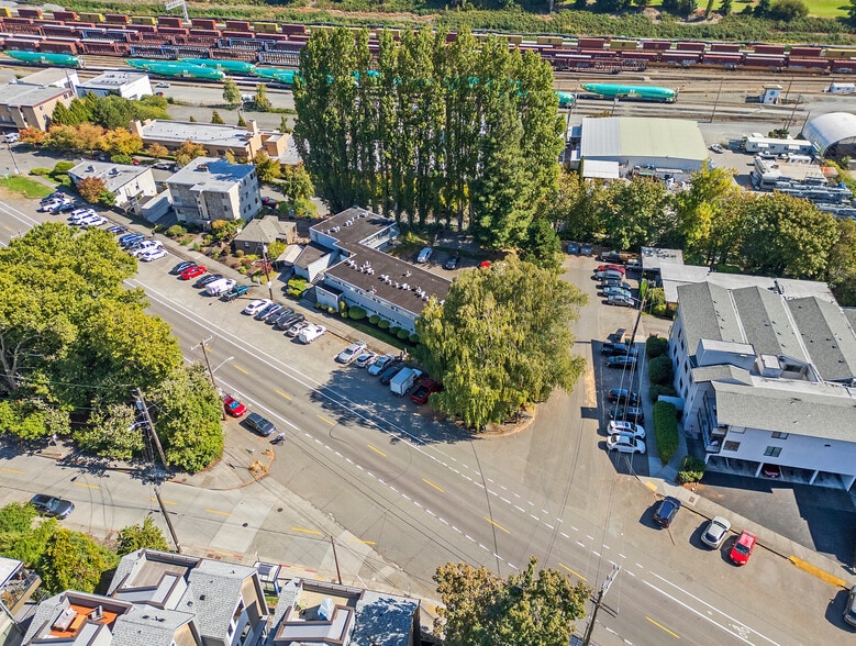 2618 Thorndyke Ave W, Seattle, WA à vendre - Photo du bâtiment - Image 2 de 11