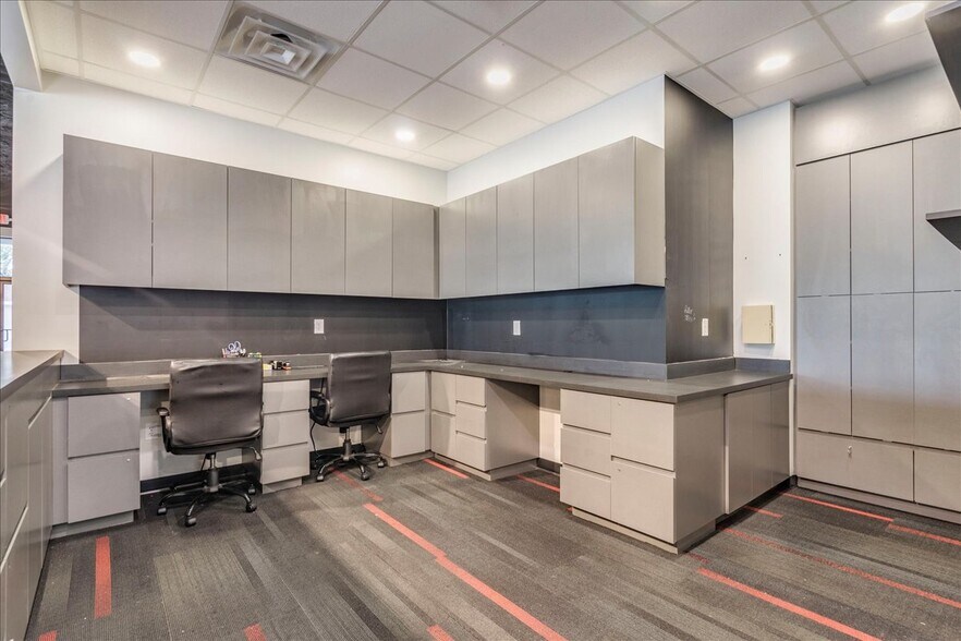 12112 620 N, Austin, TX à vendre - Photo du bâtiment - Image 3 de 10