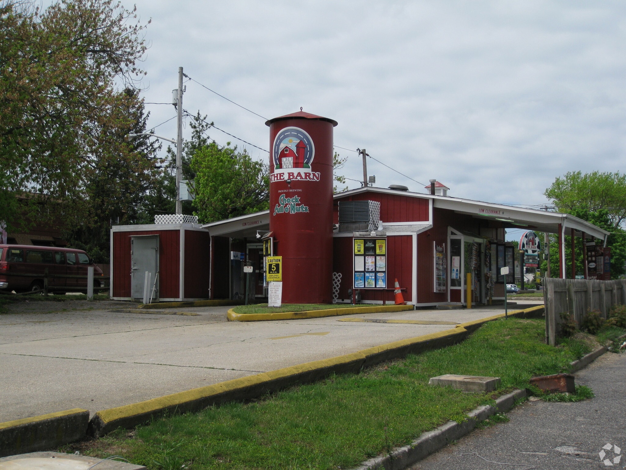 691 N Wellwood Ave, Lindenhurst, NY for sale Primary Photo- Image 1 of 5