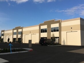 10007 234th Ave E, Bonney Lake, WA à louer Photo du bâtiment- Image 1 de 5