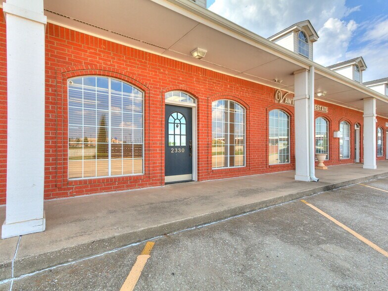 2326-2350 N Interstate Dr, Norman, OK à vendre - Photo intérieure - Image 2 de 10