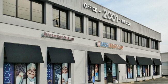 Plus de détails pour 2001 W Main St, Stamford, CT - Bureau à louer