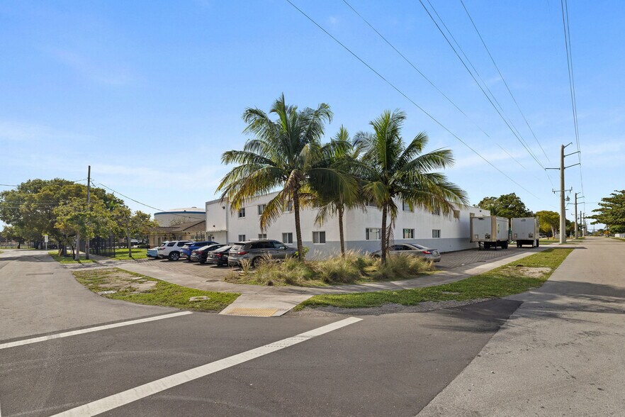 17890 NW 29th Ct, Miami Gardens, FL for sale - Building Photo - Image 2 of 35