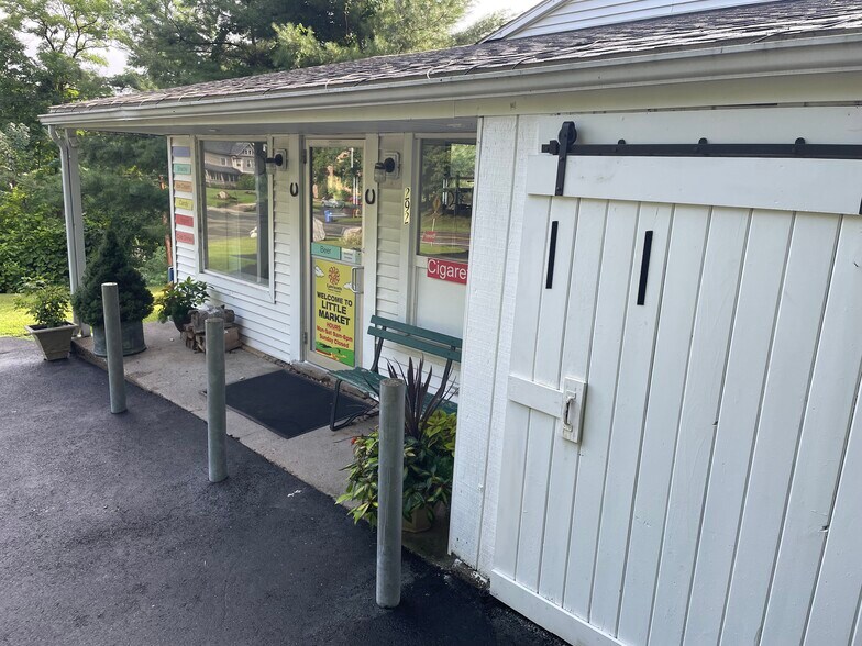 292 Canton Rd, Burlington, CT à louer - Photo du bâtiment - Image 2 de 5