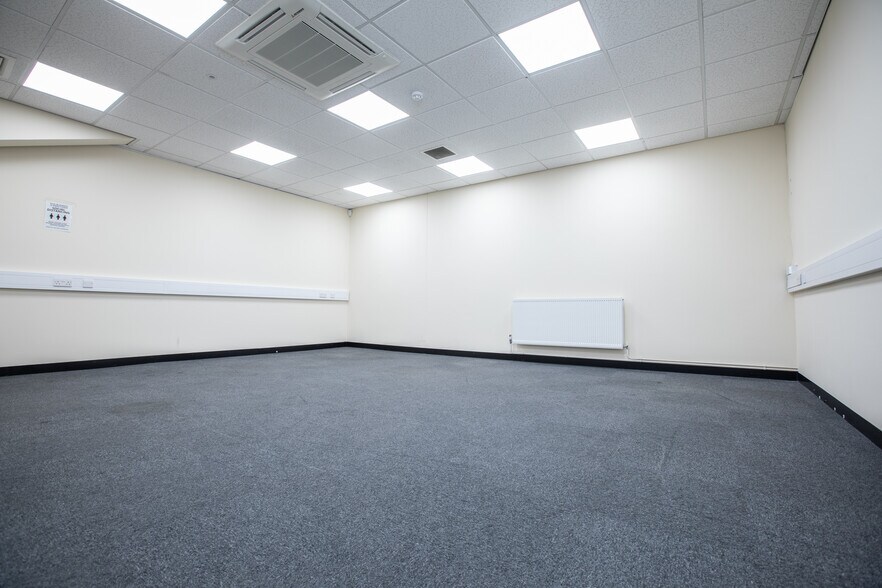 Cray Ave, Orpington à louer - Photo du bâtiment - Image 1 de 2