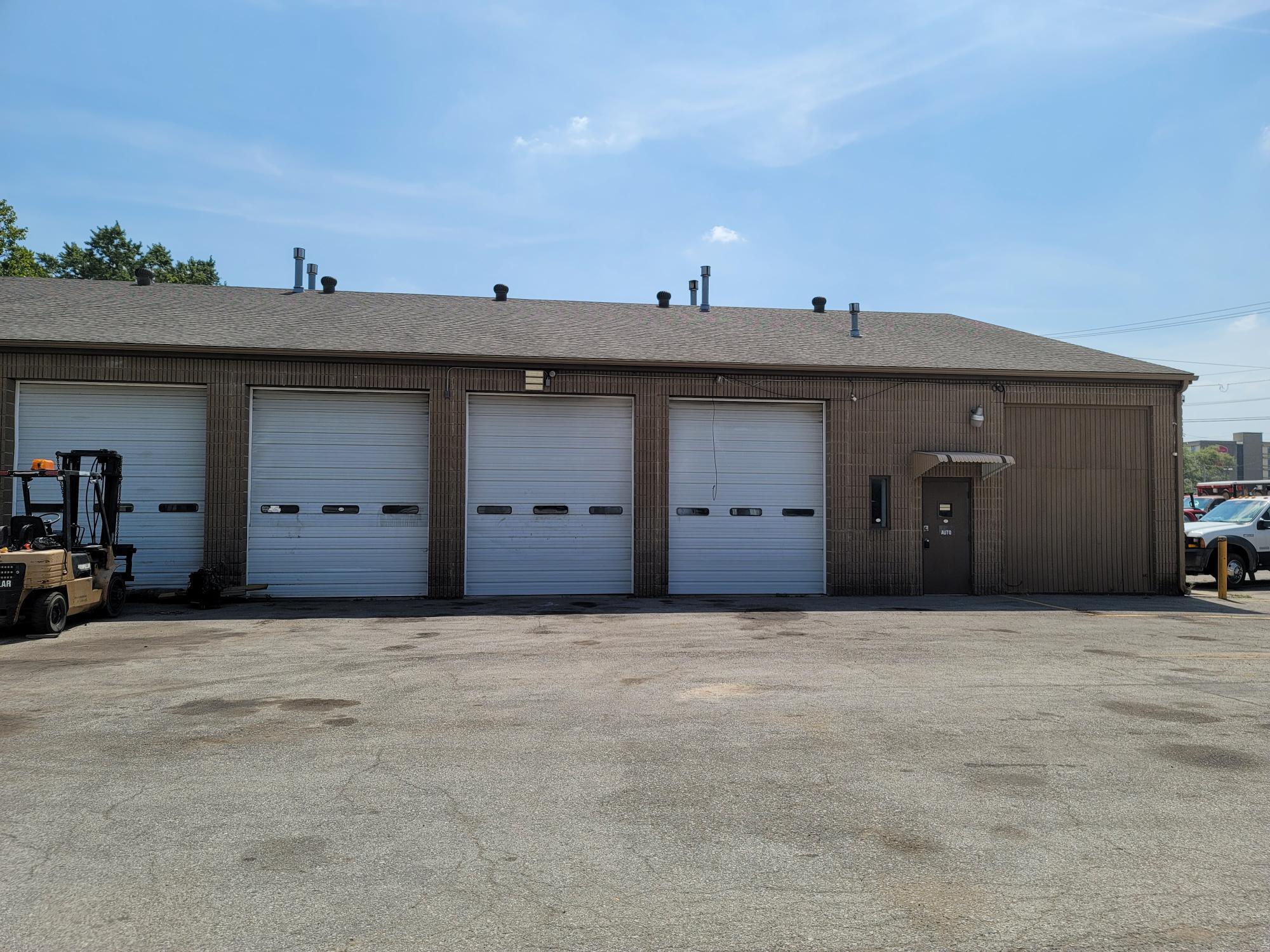 11415 Hickman Mills Dr, Kansas City, MO à vendre Photo du bâtiment- Image 1 de 1