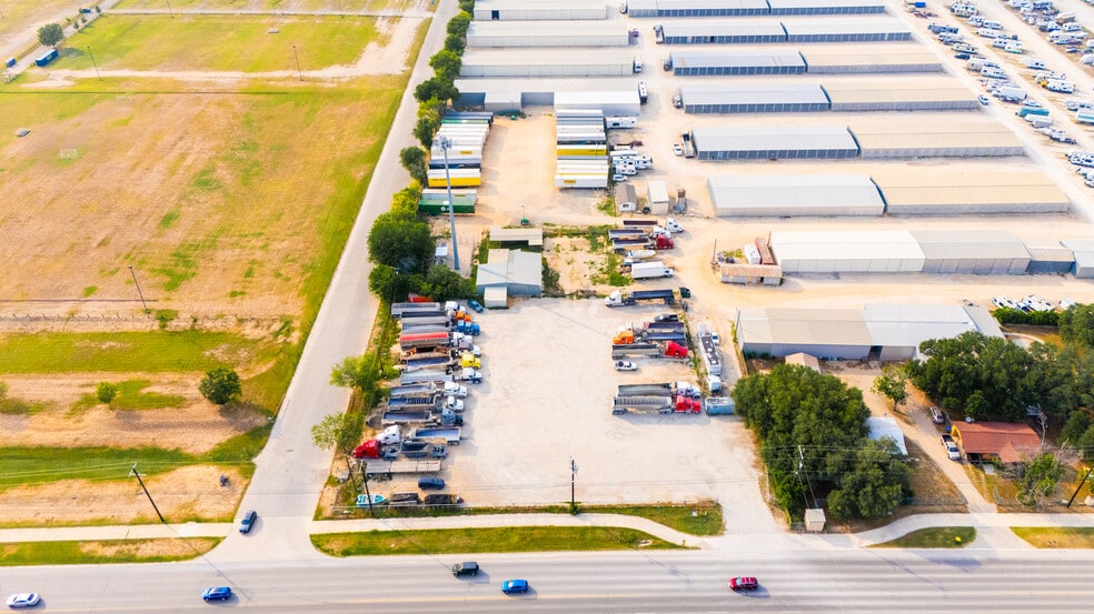 16887 Lookout Rd, Selma, TX for lease - Building Photo - Image 2 of 5