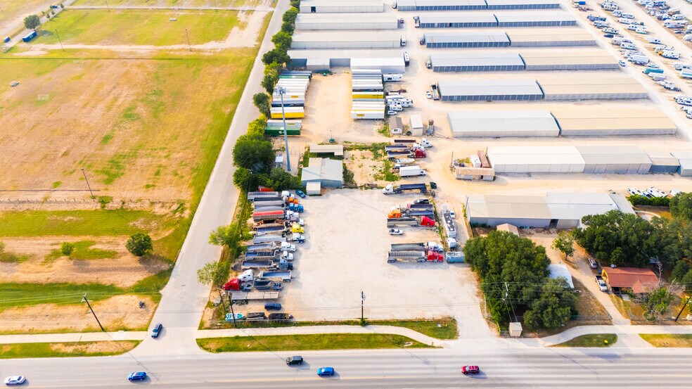 16887 Lookout Rd, Selma, TX à louer - Photo du bâtiment - Image 2 de 5