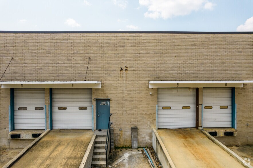 5465-5475 Tulane Dr SW, Atlanta, GA à louer - Photo du bâtiment - Image 3 de 6